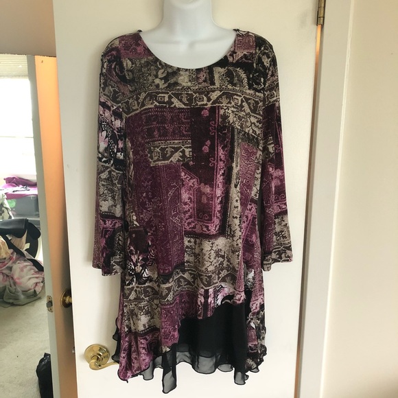 Tunic top. Fun and flirty! - Picture 6 of 6